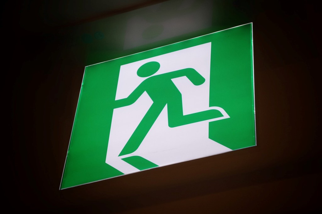 «Не хотите ли вы&nbsp;отойти?»