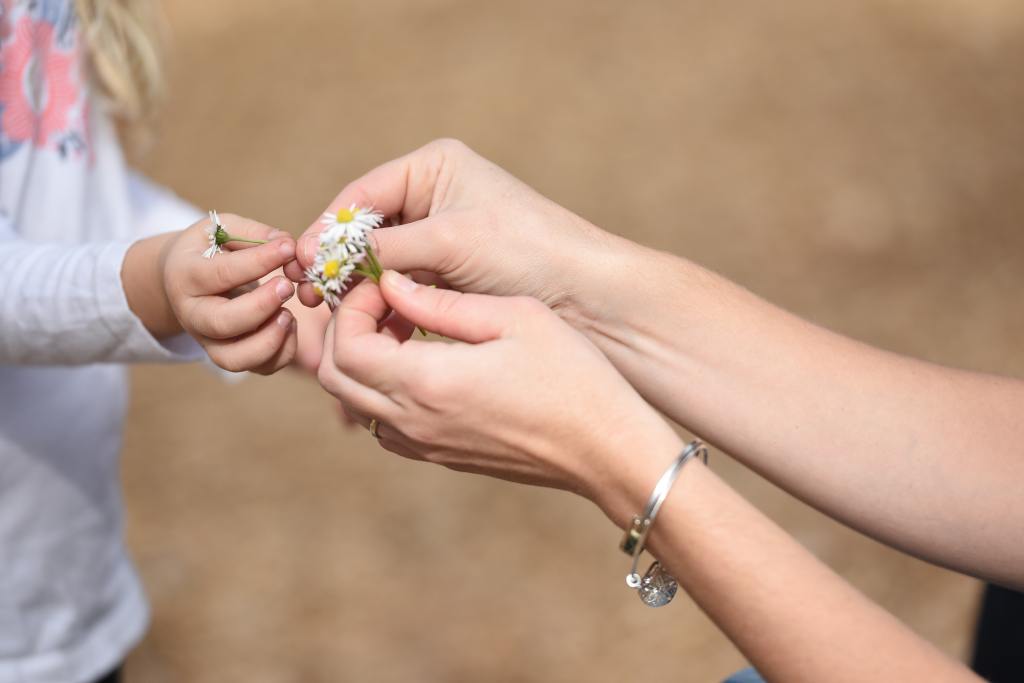 Материнские руки